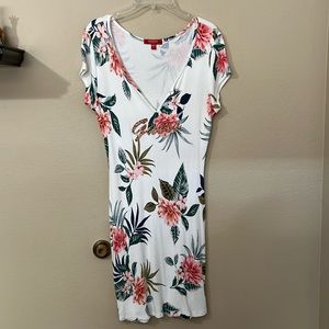 GUESS Flower Dress, Short Sleeve, V-Neck line, Size L